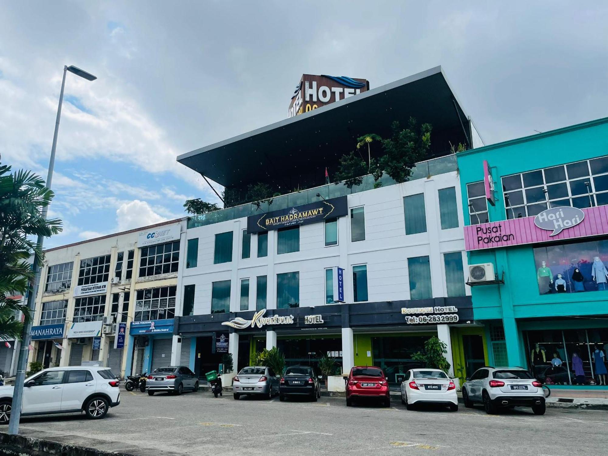 The Riverfront Hotel Malacca Exterior photo