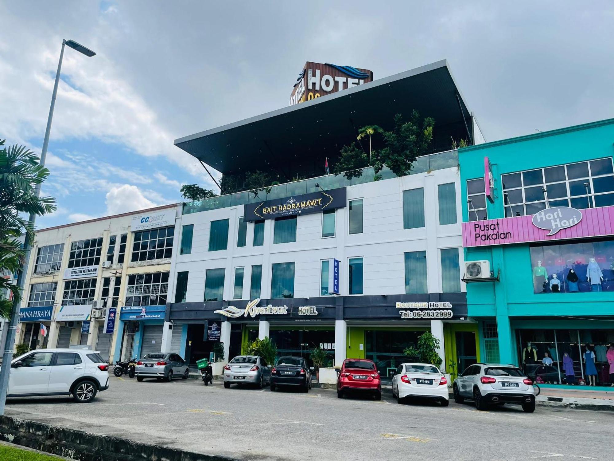 The Riverfront Hotel Malacca Exterior photo